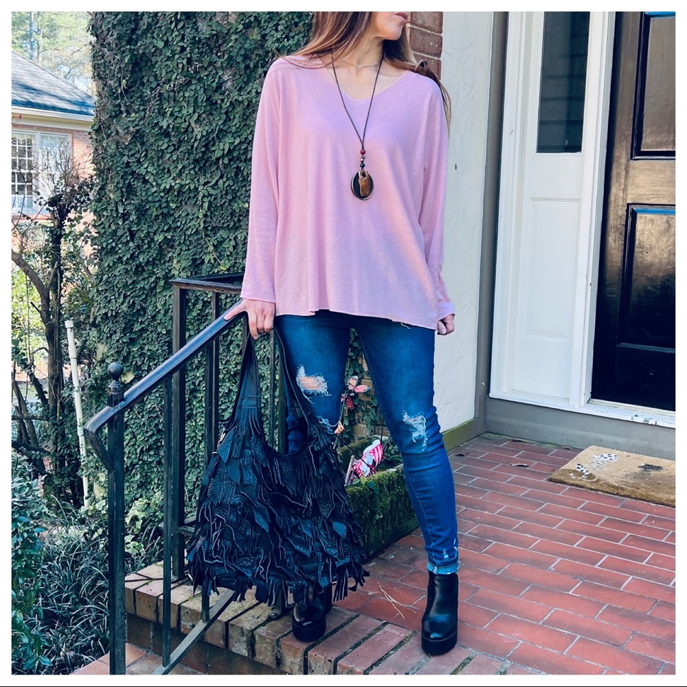 Made in Italy Rose V Neck Relax fit sweater